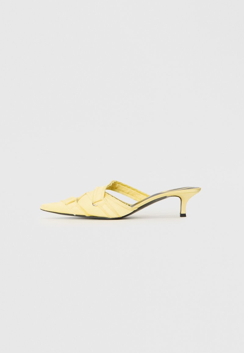 Diesel Muiltjes met hak geel