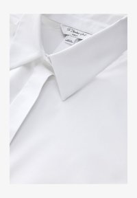 Non sélectionné, white