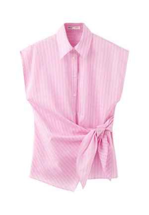 Camicia rosa senza maniche con righe verticali bianche, chiusura con bottoni sul davanti, colletto e dettaglio di nodo annodato sul lato destro.