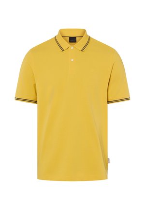 Żółta koszulka polo z krótkim rękawem, czarnymi podwójnymi paskami na kołnierzyku i brzegach rękawów, zapięcie na dwa guziki oraz subtelne logo na piersi.
