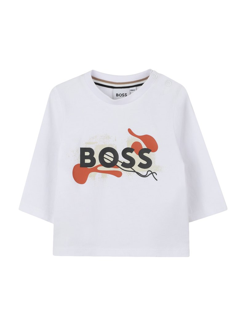 T-shirt en coton blanc à manches longues, avec un logo "BOSS" coloré et des formes abstraites en rouge et noir. Détail de boutons pression à l'épaule.