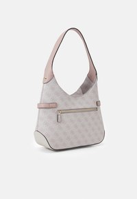 Schoudertas in lichtgrijs patroonmateriaal met een gladde, lichtroze leren band, voorzien van een ritssluiting en contrasterende rand