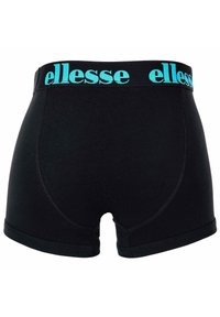 Schwarze Boxershorts für Männer mit einem breiten schwarzen Bund, auf dem "ellesse" in großen blauen Buchstaben steht.