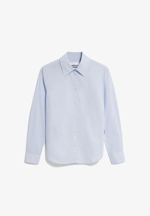 Hellblaues Langarm-Hemd mit Knopfleiste, spitzem Kragen und weißen Knöpfen. Glatte Textur, klassisches Design und gerader Saum.