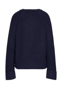 Marineblauer gestrickter Pullover mit ribbeliger Textur, rundem Ausschnitt und weiten Bündchen. Die Rückansicht zeigt eine Raglanärmel-Konstruktion.