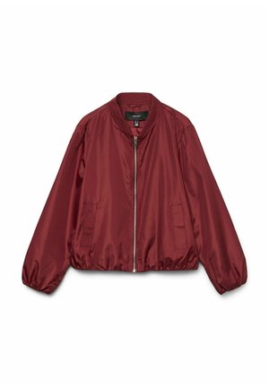 Chaqueta bomber burdeos hecha de poliéster suave con cierre delantero de cremallera, cuello acanalado y puños y dobladillo elásticos. Tiene dos bolsillos frontales.