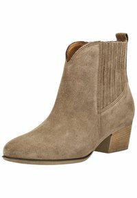 Stivale alla caviglia in suede taupe con punta affusolata, dettagli rigati sui lati e tacco impilato. Texture liscia, design minimalista.