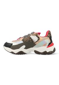 Chunky sneakers met een mix van materialen, waaronder bruine, zwarte en iriserende panelen. Accenten in luipaardprint en gemusterde veters.