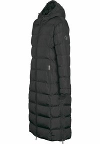 Dlouhá černá péřová bunda s kapucí, se zdobením prošívanými panely, bočními kapsami a zapínáním na zip. Vyrobena z hladkého, voděodolného materiálu.