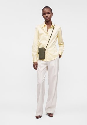 MICHAEL Michael Kors, JET SET - Telefoontasje - khaki