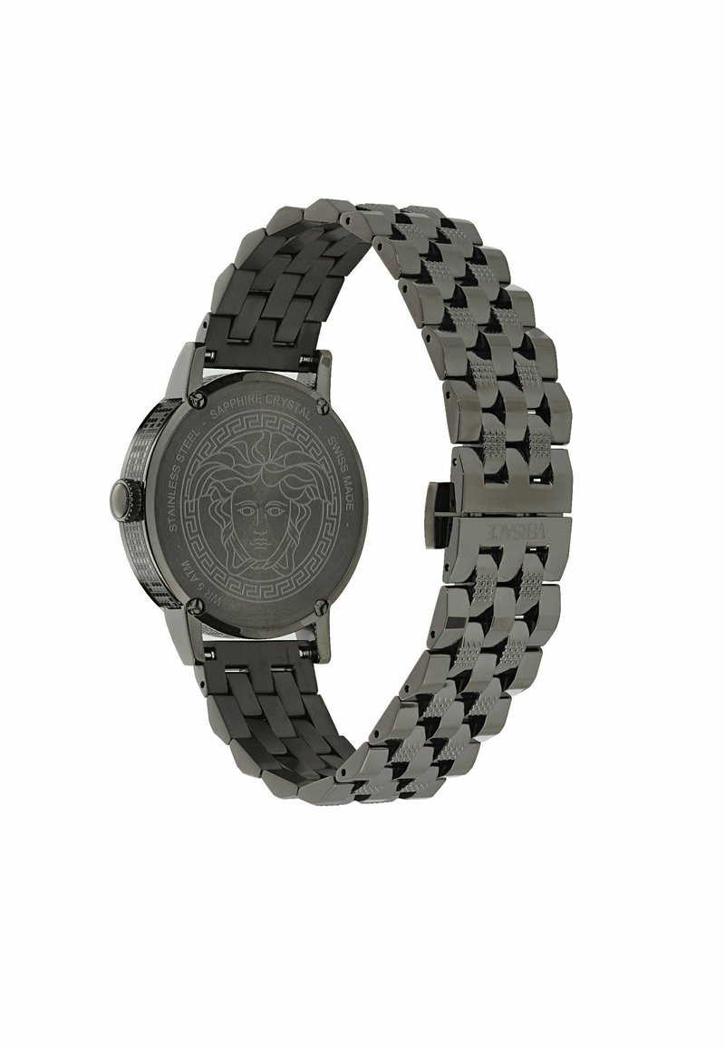 Orologio in acciaio inox nero con bracciale intrecciato, cristallo di zaffiro e un emblema Medusa inciso in dettaglio sul retro.