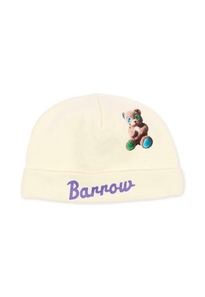 Gorro color crema con un parche de osito con ojos y pies azules y verdes, y texto púrpura "Barrow" en el doblez frontal.