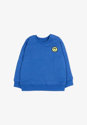 Felpa blu a maniche lunghe per bambino con scollo rotondo, bottoni a pressione sulla spalla sinistra e logo a impronta di zampa gialla sul petto.