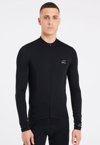 Maillot de cyclisme à manches longues noir avec fermeture éclair, fabriqué à partir d'un tissu lisse. Présente un petit logo sur le côté gauche de la poitrine et un design ajusté.
