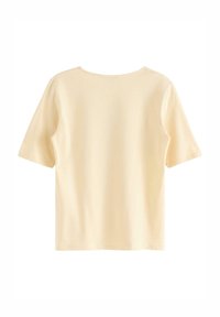 Kortærmet T-shirt med rund hals i lysegul bomuldsstof med en glat tekstur og afslappet pasform, uden synlige mønstre eller accenter.