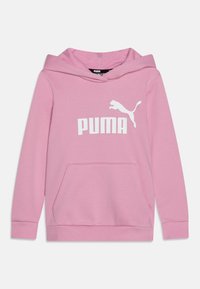 Sudadera con capucha rosa hecha de una tela suave, que presenta un bolsillo tipo canguro en la parte delantera. Gran logo blanco de "PUMA" con un gato saltando acentuado en el pecho.