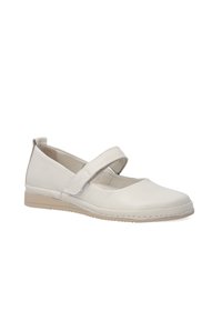 Weisse Leder-Mary-Jane-Schuhe mit einem Klettverschluss, abgerundeter Spitze und einer niedrigen beigen outsole mit Nahtdetails.