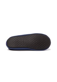 Zapato slip-on de tela azul marino con suela de goma negra texturizada que presenta un patrón de corazones. Diseño minimalista, sin herrajes ni acentos visibles.