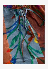 Unausgewählt, blue/brown patched floral print