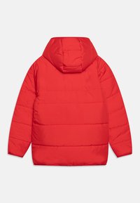 veste adidas femme rouge et blanche