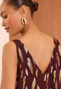 Love & Roses V NECK V BACK REGULAR FIT - Blúzka - berry metallic