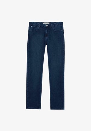 Jeans in denim blu scuro con taglio dritto, caratterizzati da cinque tasche, chiusura con bottone in metallo e un piccolo etichetta del marchio sulla cintura.