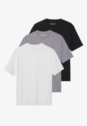 Tre kortärmade t-shirts i vitt, grått och svart. Tillverkade av bomull, de har en rundad halsringning och en avslappnad passform. Varumärkeslogotypen finns på halsringningen.