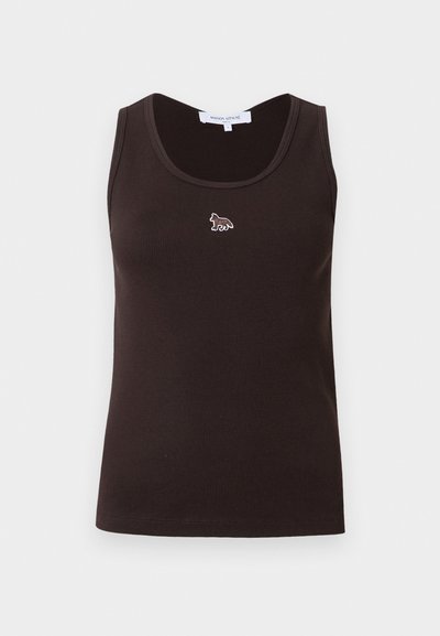 Σκούρο καφέ ριμπ αμάνικη μπλούζα με μικρό λευκό λογότυπο αλεπούς στο κέντρο κάτω από το λαιμό, με ετικέτα μεγέθους ορατή στο εσωτερικό του γιακά.