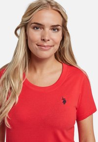 U.S. Polo Assn. O NECK AMY - Paprasti marškinėliai - poinsettia