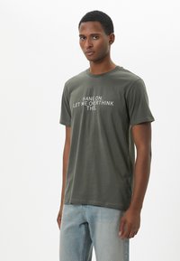 Koton SLOGAN CREW NECK SHORT SLEEVE - T-shirts print - green