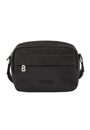 Petit sac bandoulière noir avec poche avant zippée, breloque lettre B argentée et logo "BOGNER" sur la surface en tissu.