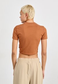 Dickies MAPLE VALLEY  - Tricou cu imprimeu - mocha bisque