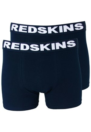 Zwei Paare von marineblauen Boxer-Shorts mit einem weißen „REDSKINS“-Logo-Bund. Sie sind aus einem weichen, dehnbaren Stoff gefertigt und haben ein eng anliegendes Design.