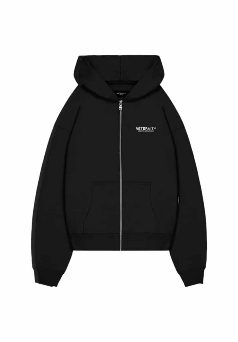 Felpa nera con zip realizzata in materiale morbido, con tasca frontale e testo stampato "RETERNITY" sul lato sinistro del petto. Texture liscia, vestibilità casual.