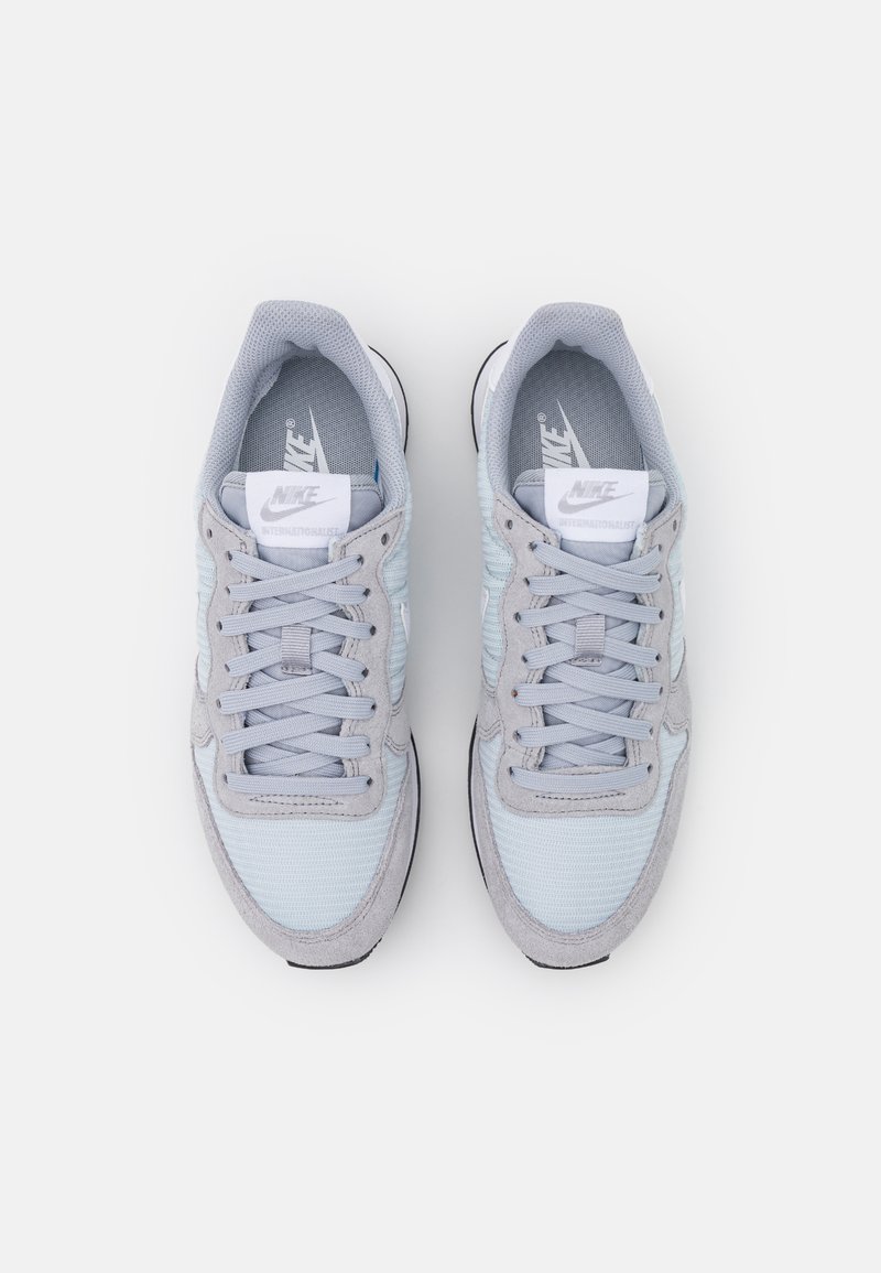 Nike internationalist grey white Clearance