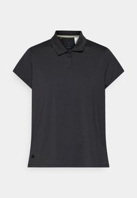 Juodasis polo marškinėlis, pagamintas iš sklandžios medžiagos, su klasikiniu apykaklė, trumpomis rankovėmis ir mažu juodu logotipu kairiajame apatiniame kampe.