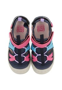 Sandalias deportivas con un diseño en azul marino y beige. Presenta tiras en rosa, azul y púrpura, material de malla y una suela texturizada para un mejor agarre.