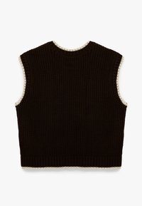 Brauner ärmelloser Pullover mit rundem Ausschnitt, mit weißen Fransenakzenten entlang des Ausschnitts und der Kanten, strukturiertes Strickmuster.