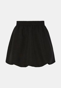 Černá sukně s elastickým pasem a rozšířeným střihem, vyrobená z texturované látky, s lemem, který se na bocích zakřivuje nahoru.