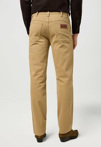 Wrangler TEXAS - Vaqueros rectos - tigers eye