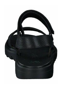 Černé kožené sandály s texturovaným páskem, oporou na zadní části a robustní podrážkou s mírným zvýšením. Minimalistický design s nastavitelnými prvky.