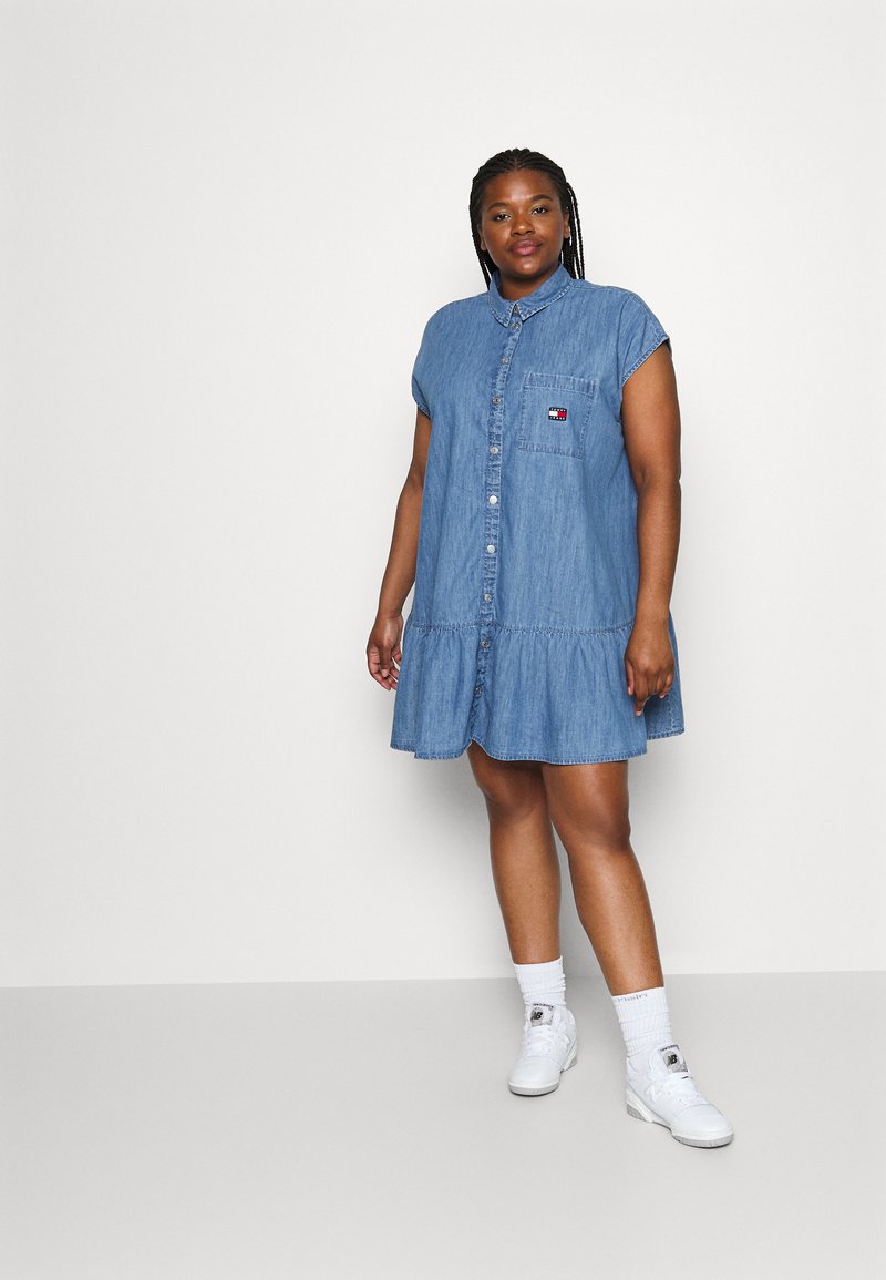 Tommy Jeans Curve BADGE DRESS Denim dress denim medium/blue denim