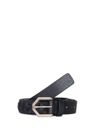 Cintura in pelle nera intrecciata con una cinghia liscia e piatta e una fibbia geometrica in argento, caratterizzata da una superficie testurizzata e un design minimalista.