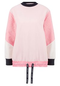 Sweatshirt rose clair avec un motif floral brodé sur de larges manches ; doté d'un col noir et d'un ourlet à cordon de serrage ajustable.