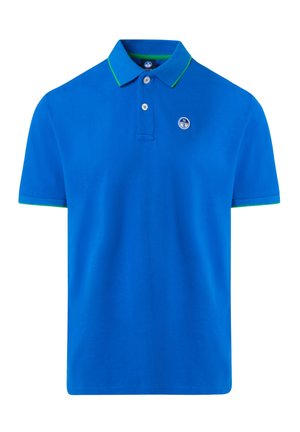 Polo azzurro con un accento verde sul colletto, realizzato in cotone. Presenta una chiusura con tre bottoni e un logo sul petto.