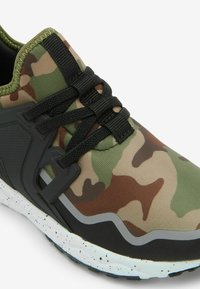 Next REGULAR FIT - Sportcipő - green camo