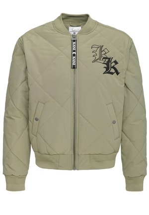 Quilted bomber jacket in light olive green with ribbed cuffs and hem, featuring an embroidered logo and a zip closure. Two side pockets.