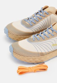 NNormal TOMIR 1.0 UNISEX - Trail hardloopschoenen - mittelbeige