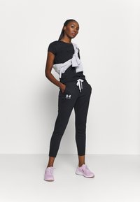 Under Armour Sportovní tričko - black
