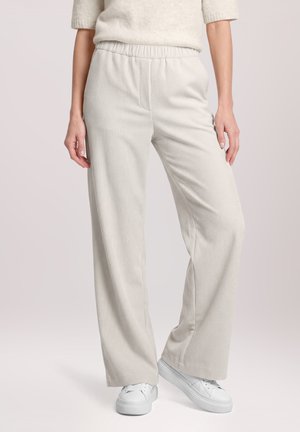 Betty & Co, BETTY & CO MIT WEITEM BEIN SCHLUPFHOSE - Pantalon classique - cream